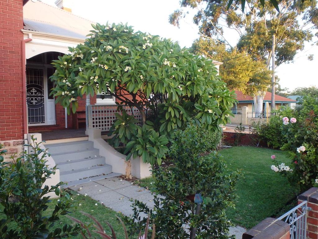 Hamptons Inn Bed & Breakfast Фримантл Экстерьер фото
