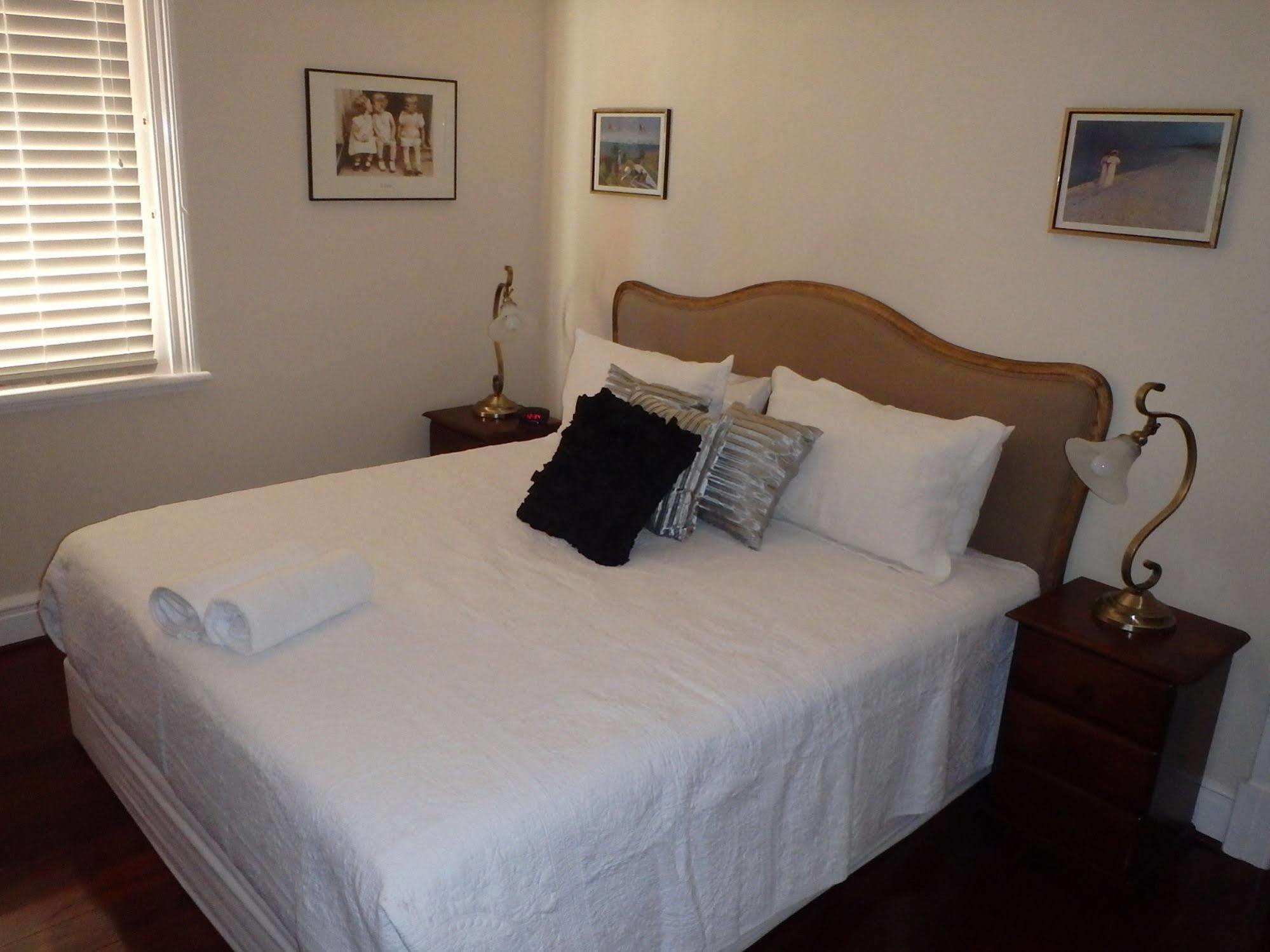 Hamptons Inn Bed & Breakfast Фримантл Экстерьер фото